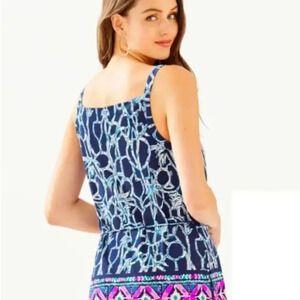 NWT Lilly Pulitzer Adley Top with belt in Sold Out High Tide XS Palm Royale